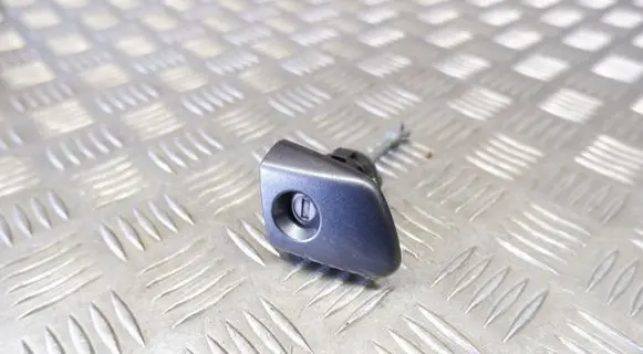 Lexus GS 250 350 300H 450H Front door lock 6905130420