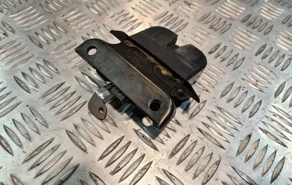 Audi A4 S4 B5 8D Tailgate/trunk/boot lock/catch/latch 8D9827505D