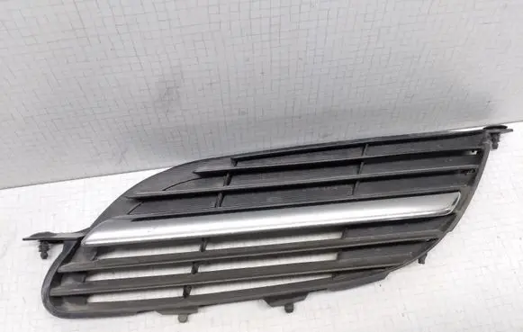 Nissan Almera Tino Front bumper lower grill 62317BU100 9381M010