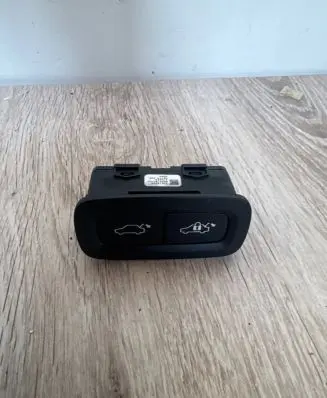 Volvo XC90 Tailgate/boot open switch button 8888780750 31674801