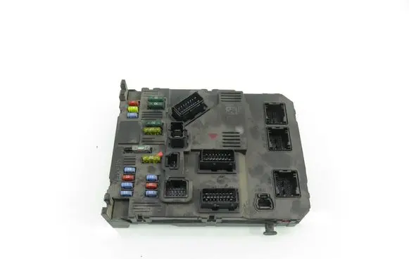 Peugeot 407 Central body control module 9655221180 S120104600K
