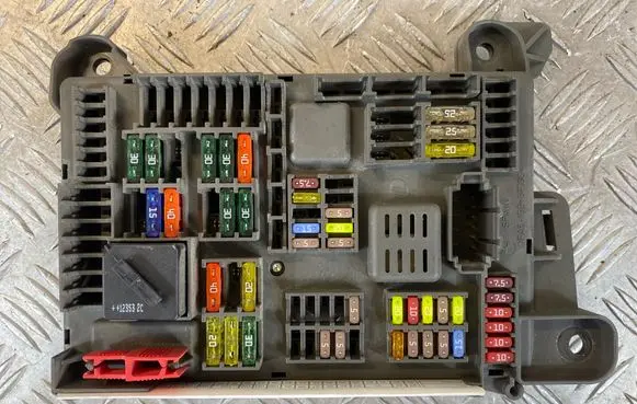 BMW X5 E70 Fuse box set 67837311 B010105300 BJ5R095610