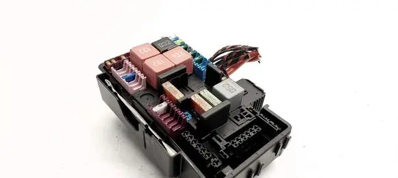 Mercedes-Benz C W205 Fuse module 