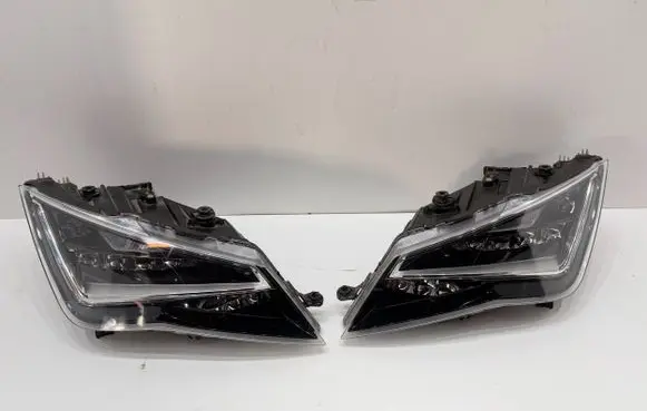 Seat Leon (5F) Headlight/headlamp 5F1941007A 5F1941008A