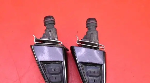 BMW X3 E83 Windshield washer spray nozzle 