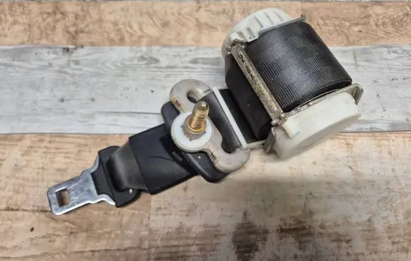 Renault Modus Middle seatbelt (rear) 33029442 519185