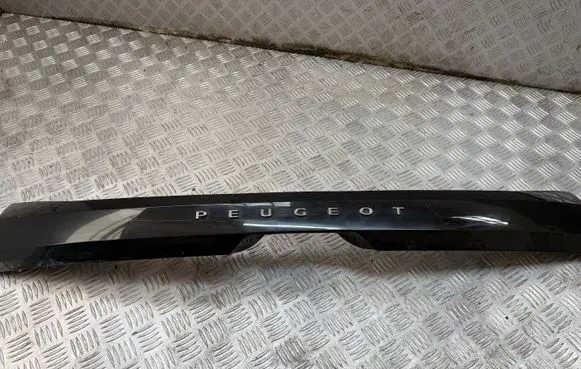 Peugeot 208 II Tailgate trim 9826944480