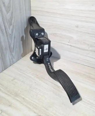 Hyundai Santa Fe Accelerator throttle pedal BI10114A2B100