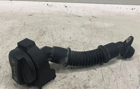 Mercedes-Benz B W245 Oil fill pipe A6400100369