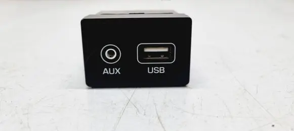 Hyundai Tucson TL USB socket connector 96120D3500