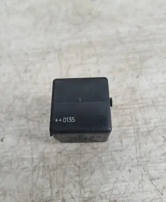 Mercedes-Benz Vaneo W414 Other relay A0025421319 V23134B52X336
