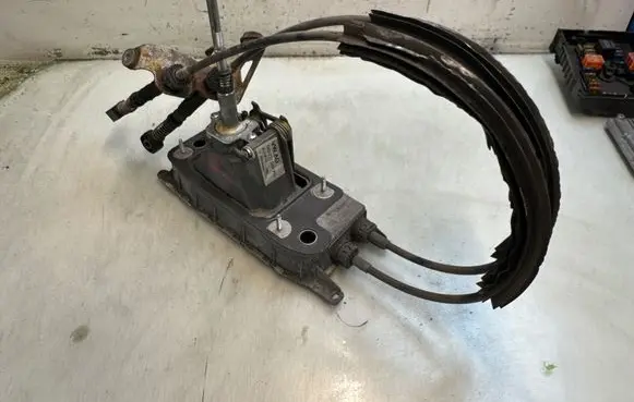 Volkswagen Golf V Gear shifter/selector 1K0711049AQ 400495AC