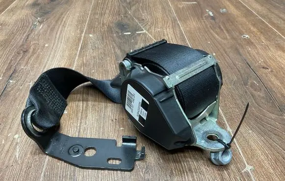 Mercedes-Benz E W213 Middle seatbelt (rear) A2138601385 628420200A