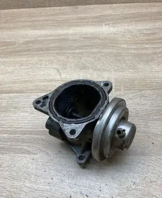 Volkswagen PASSAT B6 EGR valve 038129637D