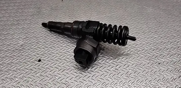 Audi A4 S4 B5 8D Fuel injector 038130073H