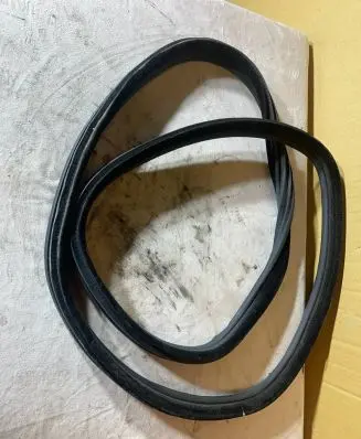 Rear door rubber seal (on body)