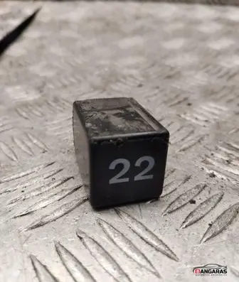 Volkswagen PASSAT B4 Other relay 431953231