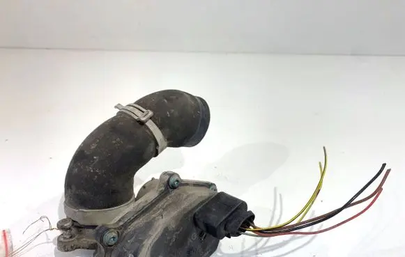 Volkswagen Golf VII EGR valve 04L131501C