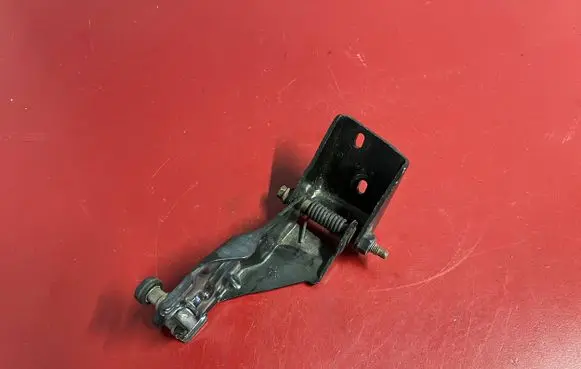 Chrysler Town u0026 Country V Sliding door middle roller runner 05020672AE