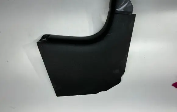Foot area side trim