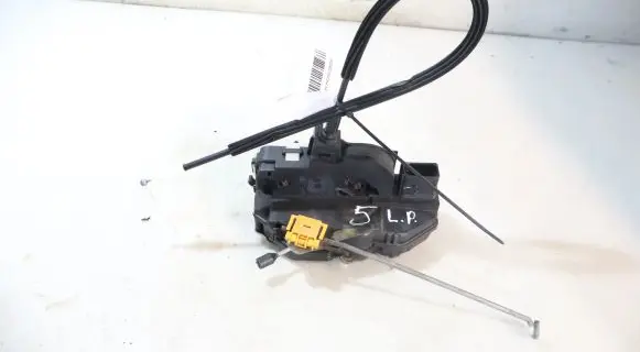 Opel Insignia A Front door lock