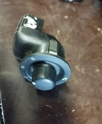 Wing mirror switch