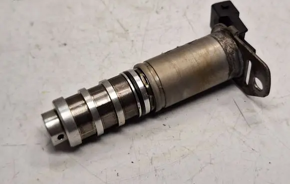 BMW X5 E70 Camshaft vanos timing valve 7585776 11367585776 11368605123