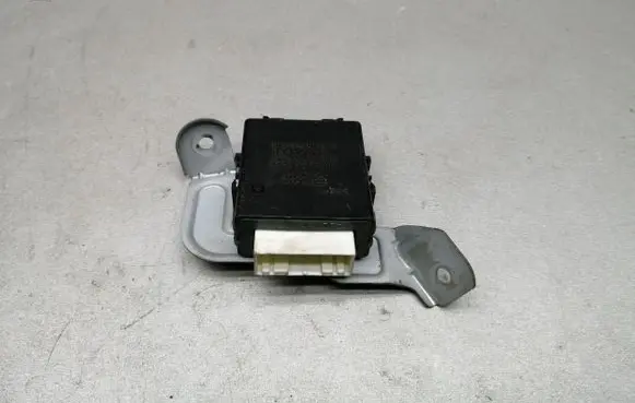 Toyota Avensis T250 Door control unit/module 8597020010 0515003601