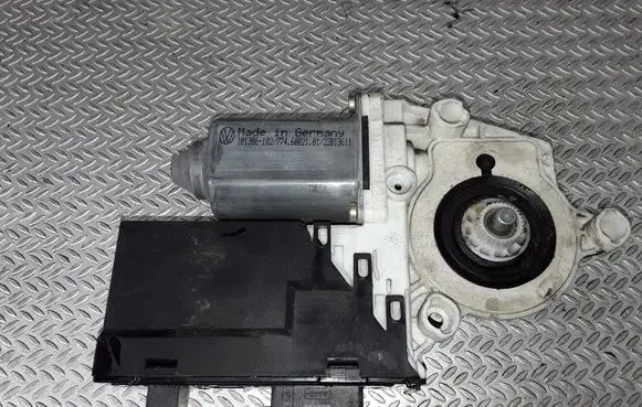 Citroen C5 Front door window regulator motor 990181200
