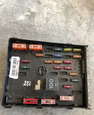 Volkswagen PASSAT B6 Fuse module 3C0937125 63592777