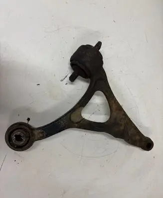 Volvo XC90 Front lower control arm/wishbone 8646614