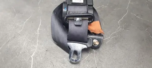 Mazda 323 F Front seatbelt