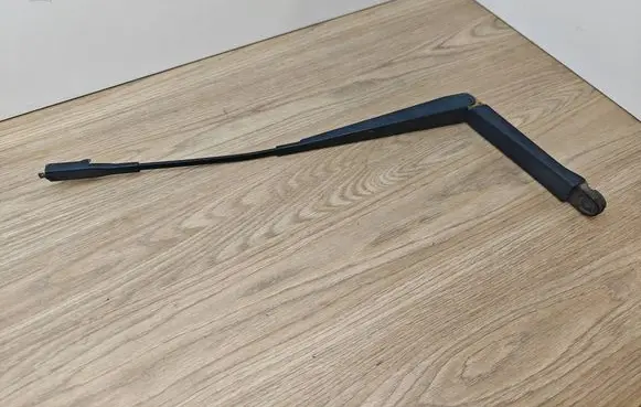 Volvo XC90 Front wiper blade arm 30753819