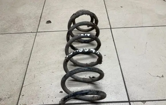 Volkswagen Golf IV Rear coil spring