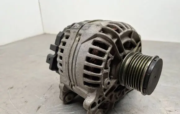 Volkswagen Golf VI Generator/alternator 8EL011710