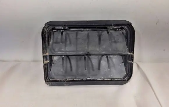 Dacia Sandero II Quarter panel pressure vent 7700838358