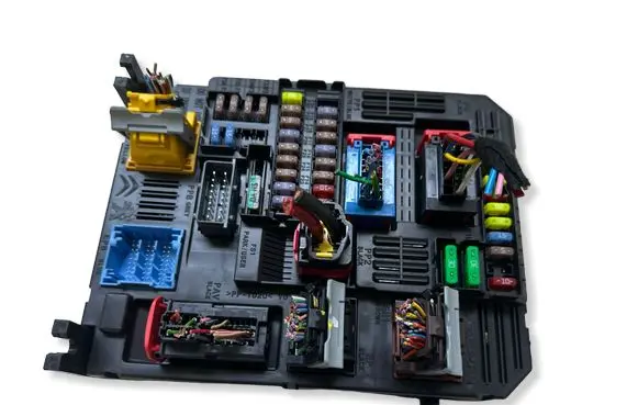 Opel Grandland X Fuse module 9830790580