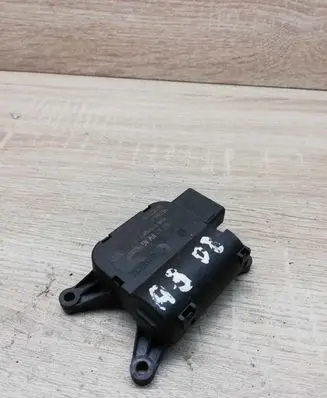 Volkswagen Golf V Air flap motor/actuator 0132801341