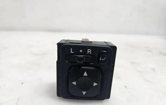 Mitsubishi Grandis Wing mirror switch 183569