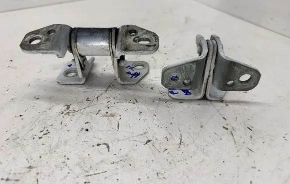 Dodge Durango Front door hinge set 55113660AC 55113664AI