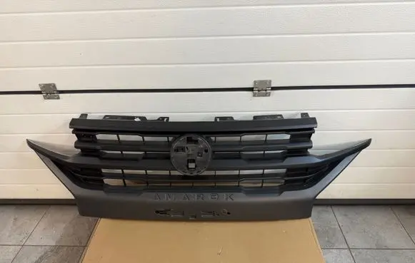 Front bumper upper radiator grill