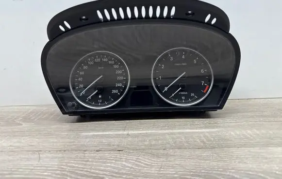 Speedometer (instrument cluster)