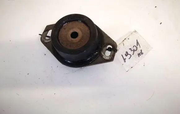 Peugeot 307 Engine mount bracket