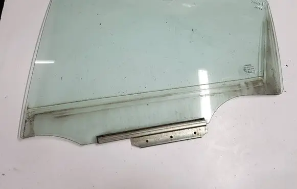 Toyota Yaris Rear door window glass 