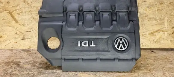 Volkswagen Golf VII Engine cover (trim) 04L103925