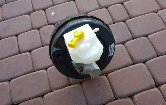 Opel Zafira C Brake booster 13308771