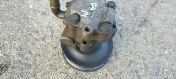 Volkswagen Golf V Power steering pump 1J0422154B