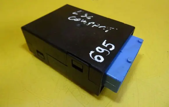 BMW 3 E36 Window wiper relay 61358366381 8366381