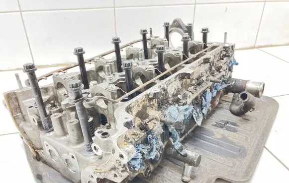 Toyota Avensis T250 Engine head 7BB46378