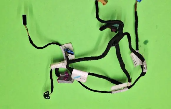 Volkswagen Jetta V Front door wiring loom 1j0972977